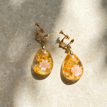 Load image into Gallery viewer, Flower of temperance earrings
