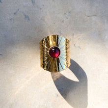 Load image into Gallery viewer, Divine sun ring
